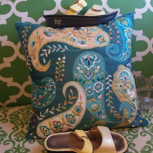 Sandals - Picture 2 of 4